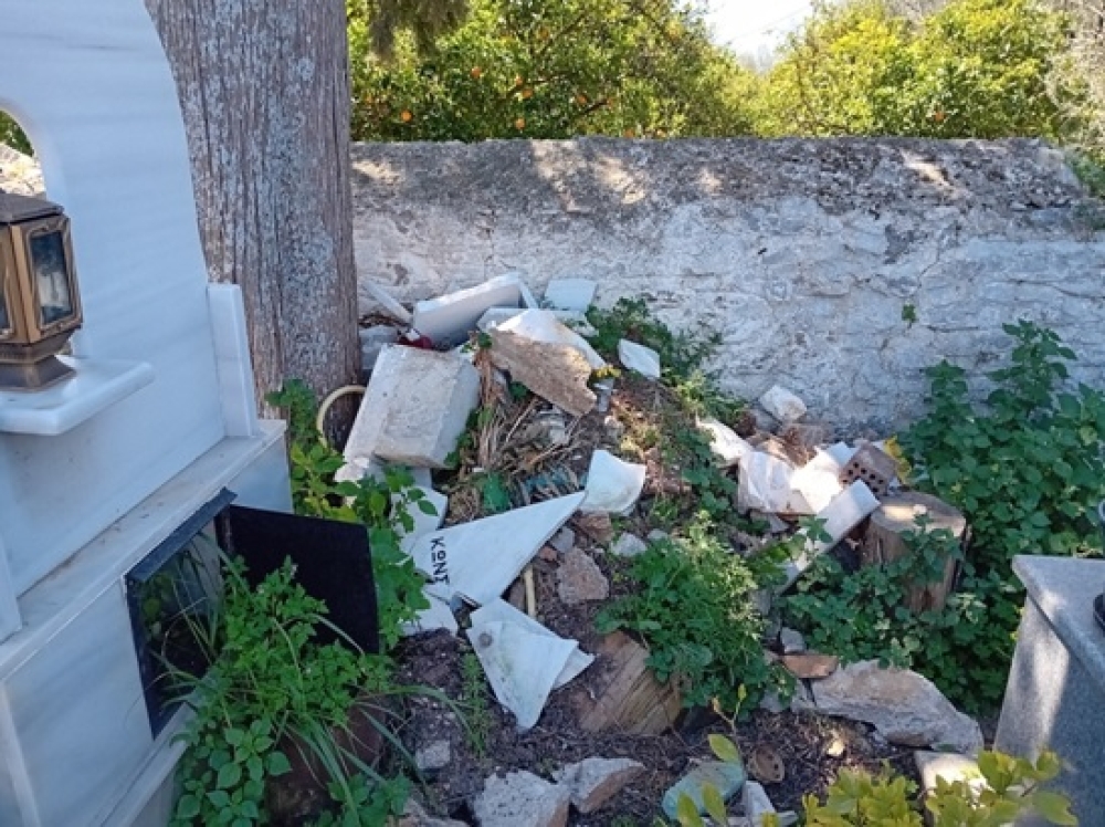 &Tau;&omicron; &delta;&iota;&kappa;ό &sigma;&alpha;&sigmaf; &sigma;&chi;ό&lambda;&iota;&omicron;: &laquo;&Sigma;&epsilon;&beta;&alpha;&sigma;&mu;ό&sigmaf; &sigma;&tau;&omicron;&upsilon;&sigmaf; &nu;&epsilon;&kappa;&rho;&omicron;ύ&sigmaf; &mu;&alpha;&sigmaf;&raquo;