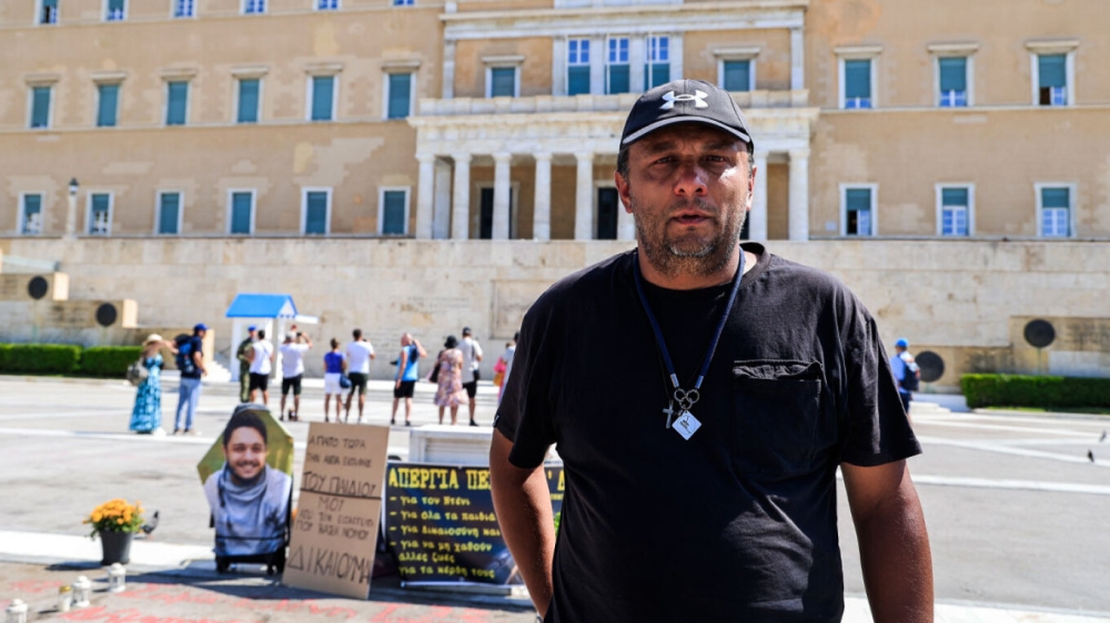 &Sigma;&tau;&omicron; &pi;&lambda;&epsilon;&upsilon;&rho;ό &tau;&omicron;&upsilon; &alpha;&pi;&epsilon;&rho;&gamma;&omicron;ύ &pi;&epsilon;ί&nu;&alpha;&sigmaf; &Pi;. &Rho;&omicron;ύ&tau;&sigma;&iota; &omicron; &Sigma;ύ&lambda;&lambda;&omicron;&gamma;&omicron;&sigmaf; &Upsilon;&pi;&alpha;&lambda;&lambda;ή&lambda;&omega;&nu; &Pi;&Epsilon; &Lambda;&alpha;&kappa;&omega;&nu;ί&alpha;&sigmaf;