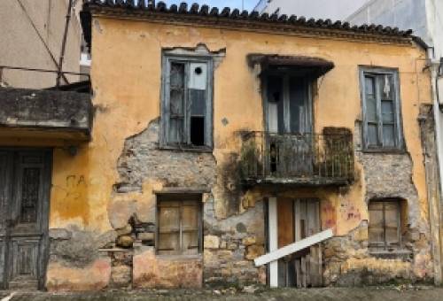 Ακόμα μια σκεπή εγκαταλελειμμένου κτηρίου κατέρρευσε στο κέντρο της Σπάρτης
