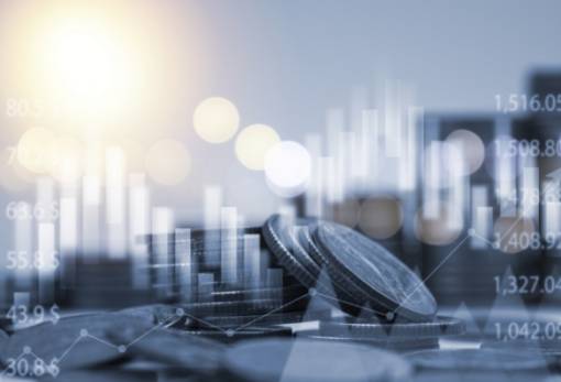 Τι σημαίνει για δάνεια, καταθέσεις και νοικοκυριά το «πάγωμα» των επιτοκίων