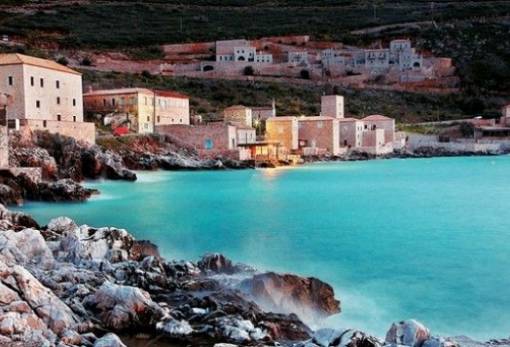 Βουτιά σε πέντε ιδιαίτερες παραλίες της Πελοποννήσου