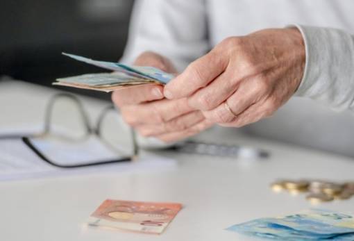 Αναδρομικά: Με τόκο 6% και έως €4.000 για 370.000 συνταξιούχους