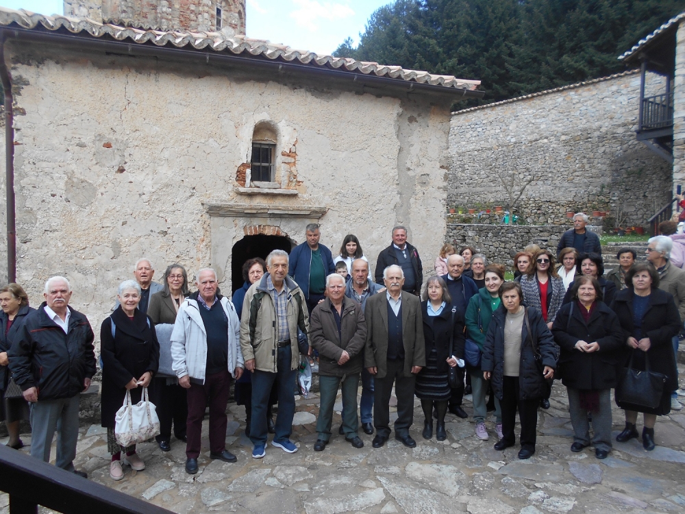 &Sigma;&tau;&eta; &Mu;&omicron;&nu;ή &Gamma;ό&lambda;&alpha;&sigmaf; &omicron;&iota; &Gamma;&omicron;&rho;&tau;ύ&nu;&iota;&omicron;&iota; &tau;&eta;&sigmaf; &Sigma;&pi;ά&rho;&tau;&eta;&sigmaf;