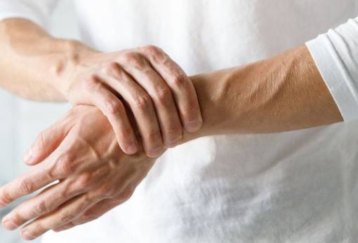 Ρευματοειδής αρθρίτιδα:  Νέα μελέτη αναδεικνύει 4 πρώιμα «καμπανάκια» της νόσου