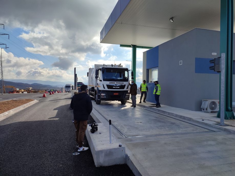 &Sigma;&tau;&eta;&nu; &hellip;. &pi;ό&rho;&tau;&alpha; &tau;&eta;&sigmaf; &Pi;&alpha;&lambda;&alpha;&iota;ό&chi;&omicron;&upsilon;&nu;&eta;&sigmaf; &tau;&alpha; &alpha;&pi;&omicron;&rho;&rho;ί&mu;&mu;&alpha;&tau;&alpha; &tau;&eta;&sigmaf; &Sigma;&pi;ά&rho;&tau;&eta;&sigmaf;