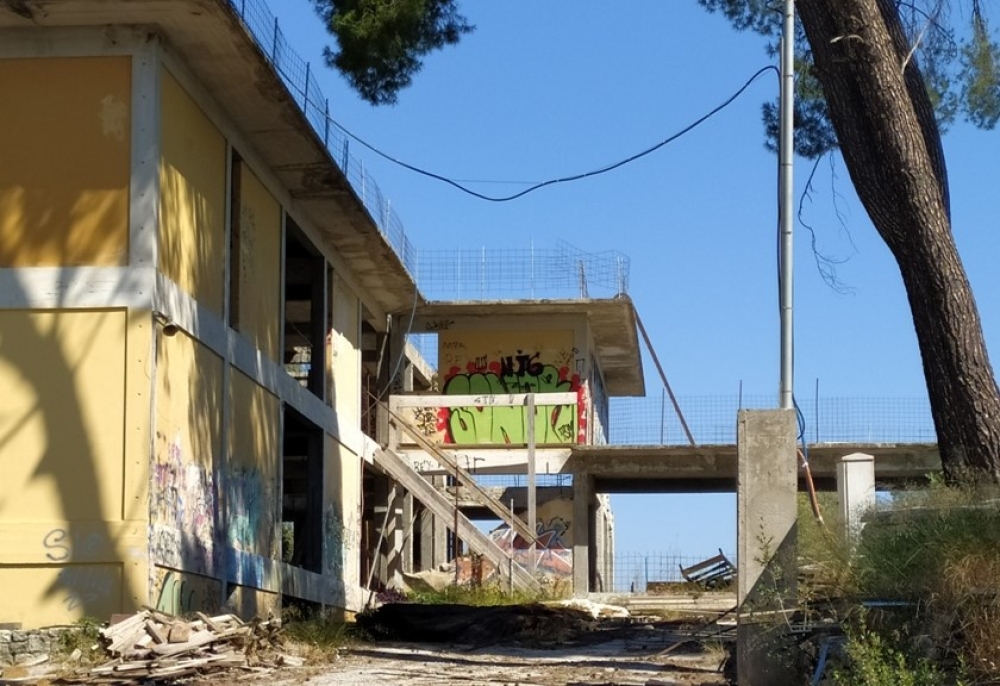 &laquo;&Xi;&epsilon;&nu;ί&alpha;&raquo; &Sigma;&pi;ά&rho;&tau;&eta;&sigmaf;. Έ&nu;&alpha; &sigma;&tau;ί&gamma;&mu;&alpha; &kappa;&alpha;&iota; &mu;&iota;&alpha; &epsilon;&upsilon;&theta;ύ&nu;&eta; &gamma;&iota;&alpha; &tau;&eta; &sigma;ύ&gamma;&chi;&rho;&omicron;&nu;&eta; &Sigma;&pi;ά&rho;&tau;&eta;