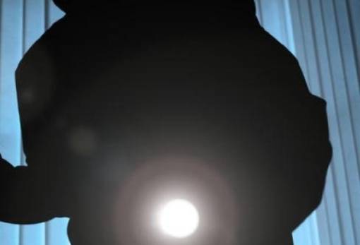 Συνελήφθη 19χρονος που «τρύπωσε»  σε σπίτι στην Τραπεζοντή