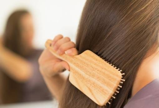 4 tips για να αντιμετωπίσεις το φριζάρισμα μέσα στη ζέστη