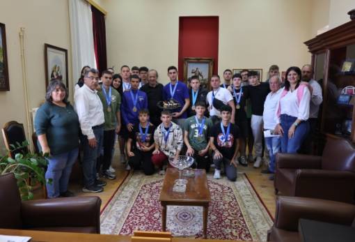 Οι πρωταθλητές του ΓΕΛ Γυθείου επισκέφθηκαν τον δήμαρχο Πέτρο Ανδρεάκο