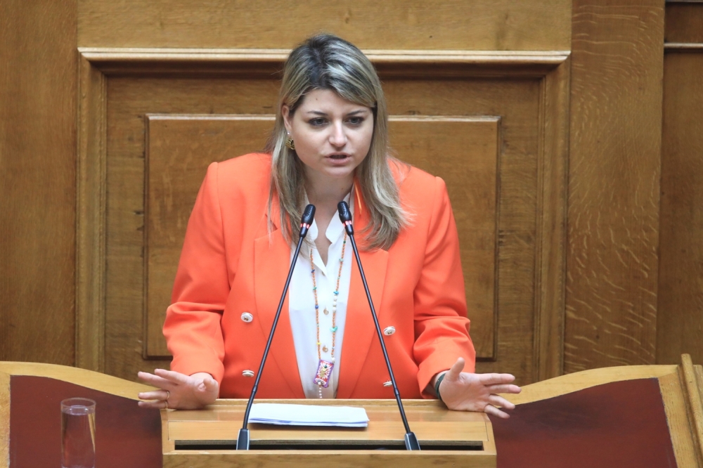 &laquo;&Nu;&alpha; &mu;&iota;&lambda;ή&sigma;&epsilon;&tau;&epsilon; &sigma;&epsilon; &Mu;&alpha;&nu;&iota;ά&tau;&epsilon;&sigmaf; &kappa;&alpha;&iota; &kappa;&alpha;&tau;&omicron;ί&kappa;&omicron;&upsilon;&sigmaf; &tau;&omicron;&upsilon; &Delta;. &Mu;&omicron;&nu;&epsilon;&mu;&beta;&alpha;&sigma;ί&alpha;&sigmaf; &gamma;&iota;&alpha; &ldquo;&alpha;&nu;&theta;&epsilon;&kappa;&tau;&iota;&kappa;ό&tau;&eta;&tau;&alpha;&rdquo;, &pi;ά&nu;&omega; &sigma;&tau;&iota;&sigmaf; &sigma;&tau;ά&chi;&tau;&epsilon;&sigmaf; &tau;&omega;&nu; &pi;&epsilon;&rho;&iota;&omicron;&upsilon;&sigma;&iota;ώ&nu; &tau;&omicron;&upsilon;&sigmaf;&raquo;