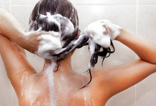 Μήπως τα μαλλιά σου λαδώνουν ακόμα και αμέσως μετά το λούσιμο;