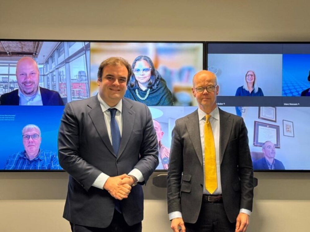 &Tau;&omicron; &Delta;&iota;&epsilon;&theta;&nu;έ&sigmaf; &Alpha;&pi;&omicron;&lambda;&upsilon;&tau;ή&rho;&iota;&omicron; IB &kappa;&alpha;&iota; &sigma;&epsilon; &delta;&eta;&mu;ό&sigma;&iota;&alpha; &sigma;&chi;&omicron;&lambda;&epsilon;ί&alpha;