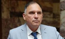 &Mu;&epsilon; &rho;&upsilon;&theta;&mu;&omicron;ύ&sigmaf; &pi;&rho;&omega;&tau;&alpha;&theta;&lambda;&eta;&tau;ή &sigma;&tau;&alpha; &upsilon;&pi;&omicron;&upsilon;&rho;&gamma;&epsilon;ί&alpha;: &Omicron; &Kappa;&rho;&eta;&tau;&iota;&kappa;ό&sigmaf; &laquo;&sigma;&pi;ά&epsilon;&iota;&raquo; &alpha;&pi;&omicron;&sigma;&tau;ά&sigma;&epsilon;&iota;&sigmaf; &kappa;&alpha;&iota; &chi;&rho;ό&nu;&omicron;