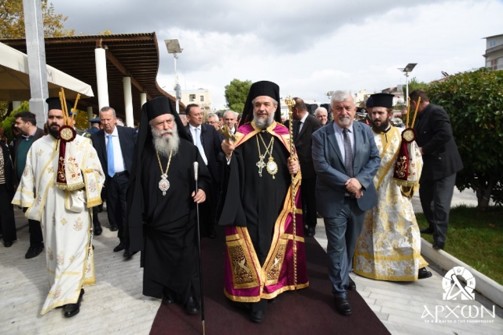 &Theta;&epsilon;&rho;&mu;ή &upsilon;&pi;&omicron;&delta;&omicron;&chi;ή &tau;&omicron;&upsilon; &Mu;&eta;&tau;&rho;&omicron;&pi;&omicron;&lambda;ί&tau;&eta; &Nu;&iota;&kappa;&eta;&phi;ό&rho;&omicron;&upsilon; &sigma;&tau;&eta; &Mu;&epsilon;&gamma;&alpha;&lambda;ό&pi;&omicron;&lambda;&eta;