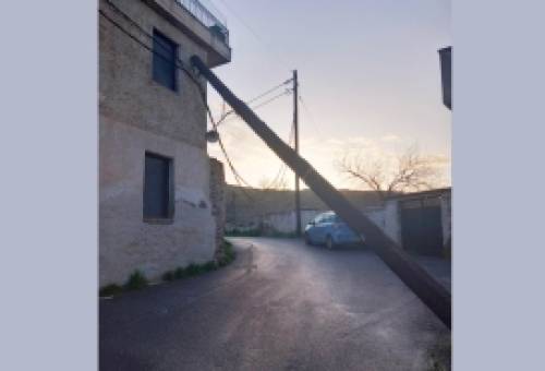 Έπεσε κολόνα του ΔΕΔΔΗΕ στους Βουτιάνους