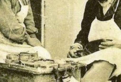 Ο μπαλωματής και η Μόρα