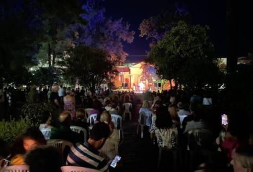 Ο Φ. Δεληβοριάς τραγούδησε για τον Αγγ. Δεληβορριά  και το Αμυκλαίο στον Κήπο του Μουσείου Σπάρτης