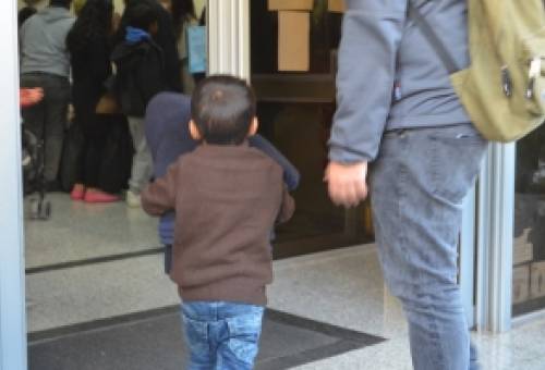 Δεν ξέρω αν είναι μετανάστης ή πρόσφυγας... Ξέρω ότι είναι παιδί…