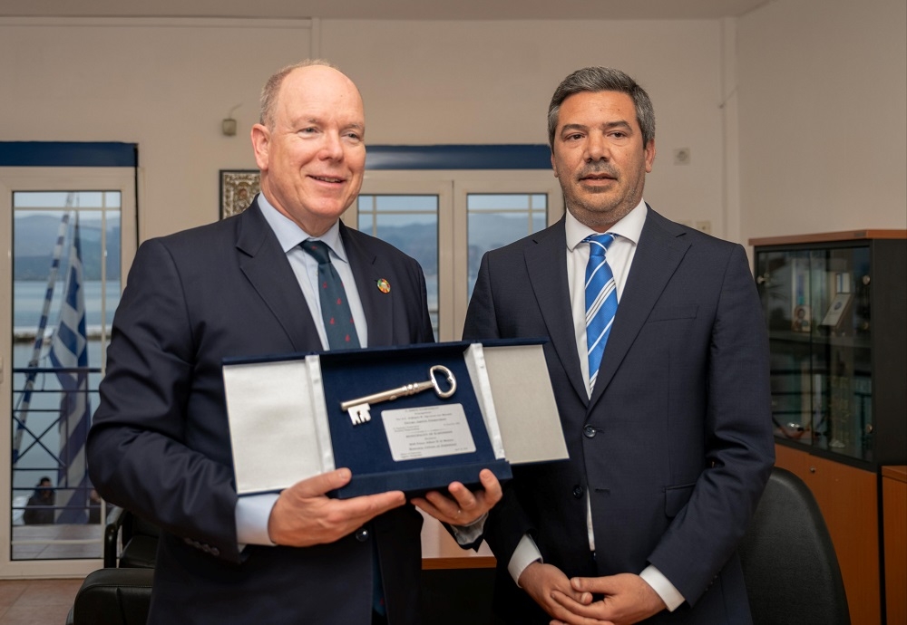 &Omicron; &Alpha;&lambda;&beta;έ&rho;&tau;&omicron;&sigmaf; &Beta;΄ &pi;ή&rho;&epsilon;  &tau;&omicron; &laquo;&kappa;&lambda;&epsilon;&iota;&delta;ί&raquo; &tau;&eta;&sigmaf; &Epsilon;&lambda;&alpha;&phi;&omicron;&nu;ή&sigma;&omicron;&upsilon;