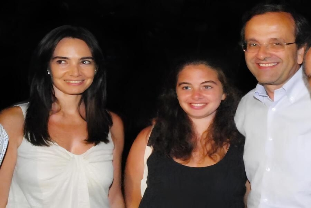 &Sigma;ύ&sigma;&sigma;&omega;&mu;&omicron;&sigmaf; &omicron; &pi;&omicron;&lambda;&iota;&tau;&iota;&kappa;ό&sigmaf; &kappa;ό&sigma;&mu;&omicron;&sigmaf; &sigma;&tau;&omicron; &pi;&lambda;&epsilon;&upsilon;&rho;ό &tau;&eta;&sigmaf; &omicron;&iota;&kappa;&omicron;&gamma;έ&nu;&epsilon;&iota;&alpha;&sigmaf; &Sigma;&alpha;&mu;&alpha;&rho;ά