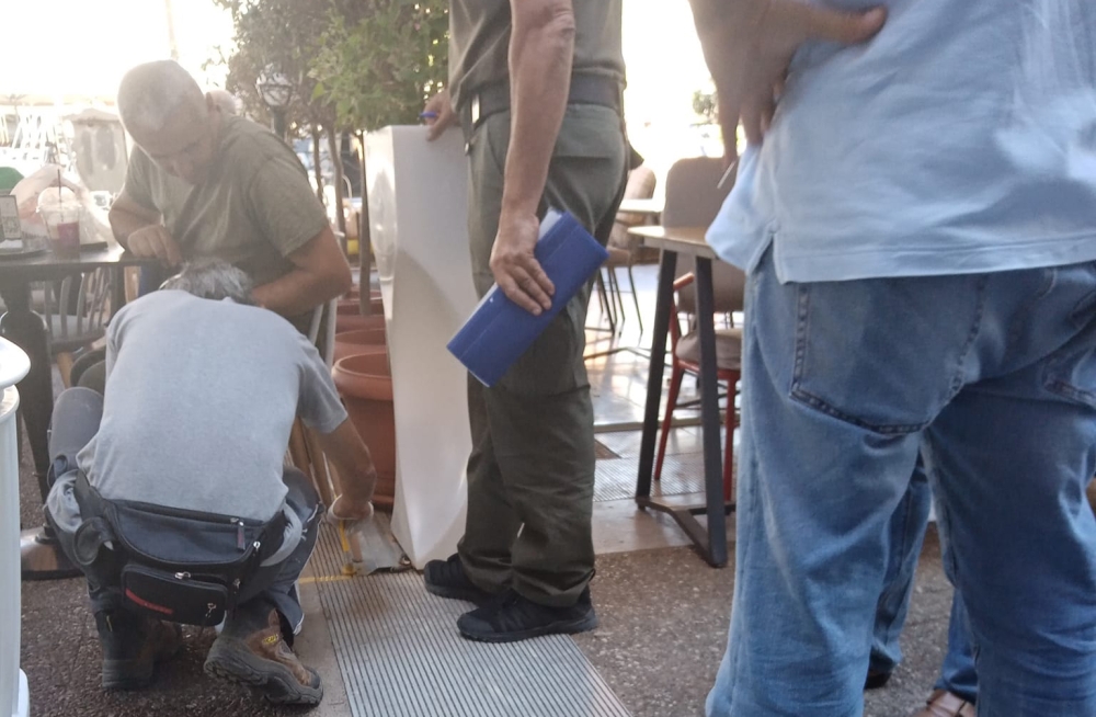 &Beta;&gamma;ή&kappa;&alpha;&nu; &omicron;&iota; &mu;&epsilon;&zeta;&omicron;ύ&rho;&epsilon;&sigmaf;, &mu;&pi;&alpha;ί&nu;&omicron;&upsilon;&nu; &tau;&alpha; &tau;&rho;&alpha;&pi;&epsilon;&zeta;&omicron;&kappa;&alpha;&theta;ί&sigma;&mu;&alpha;&tau;&alpha; &sigma;&tau;&eta; &theta;έ&sigma;&eta; &tau;&omicron;&upsilon;&sigmaf;