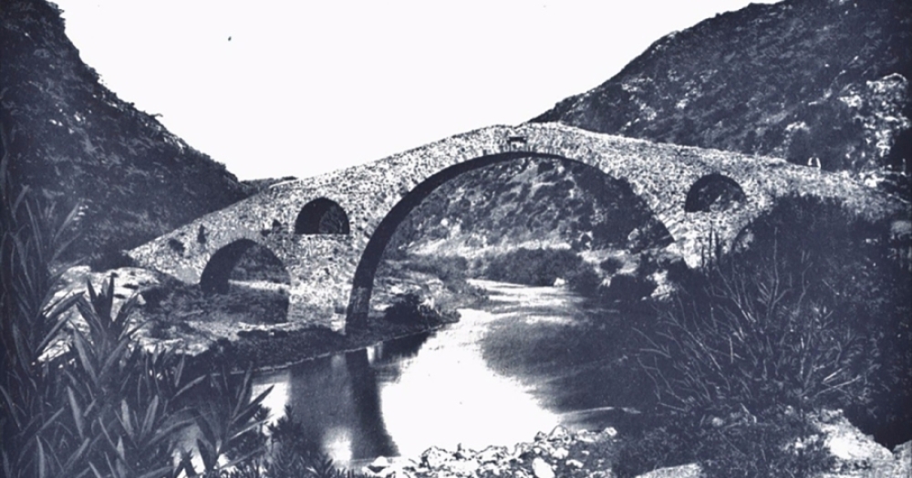 &Tau;&omicron; &gamma;&epsilon;&phi;ύ&rho;&iota; &tau;&omicron;&upsilon; &Kappa;ό&pi;&alpha;&nu;&omicron;&upsilon; &sigma;&tau;&omicron;&nu; &Epsilon;&upsilon;&rho;ώ&tau;&alpha; &kappa;&alpha;&iota; &tau;&omicron; &gamma;&epsilon;&phi;ύ&rho;&iota; &tau;&eta;&sigmaf; &Pi;&lambda;ά&kappa;&alpha;&sigmaf; &sigma;&tau;&omicron;&nu; Ά&rho;&alpha;&chi;&theta;&omicron;