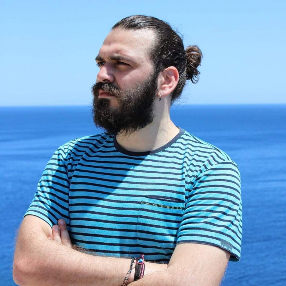 &laquo;&Alpha;&sigmaf; &gamma;ί&nu;&omicron;&upsilon;&mu;&epsilon; &eta; &phi;&omega;&nu;ή &tau;&omicron;&upsilon;&sigmaf;...&raquo;