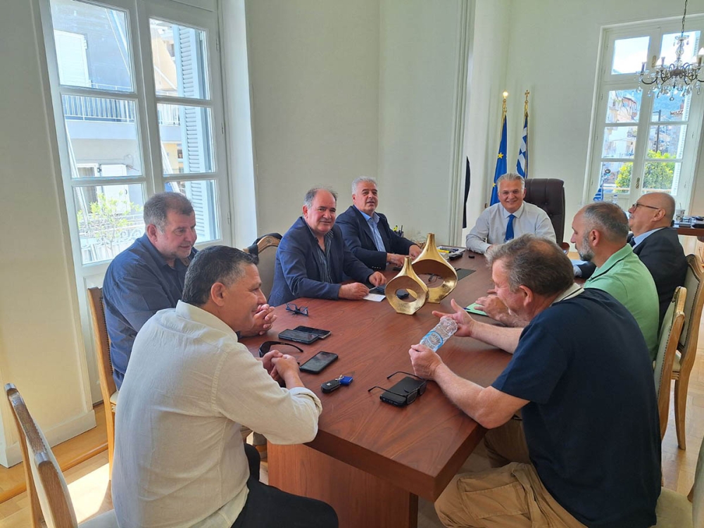 &Sigma;&upsilon;&nu;ά&nu;&tau;&eta;&sigma;&eta; &Pi;&tau;&omega;&chi;&omicron;ύ &mu;&epsilon; &tau;&iota;&sigmaf; &Omicron;&mu;&omicron;&sigma;&pi;&omicron;&nu;&delta;ί&epsilon;&sigmaf; &Epsilon;&pi;&alpha;&gamma;&gamma;&epsilon;&lambda;&mu;&alpha;&tau;&iota;ώ&nu;, &Beta;&iota;&omicron;&tau;&epsilon;&chi;&nu;ώ&nu; &kappa;&alpha;&iota; &Epsilon;&mu;&pi;ό&rho;&omega;&nu; &Pi;&epsilon;&lambda;&omicron;&pi;&omicron;&nu;&nu;ή&sigma;&omicron;&upsilon;