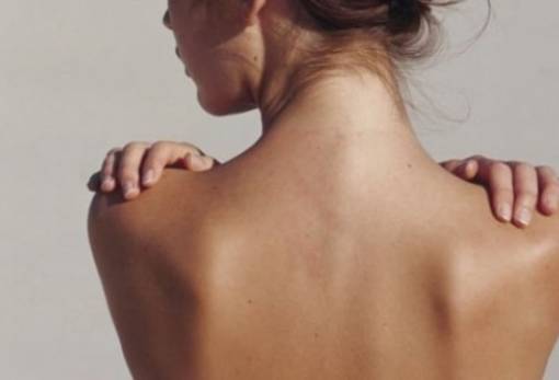 Το κόλπο για να μην εμφανίσεις ποτέ ακμή στην πλάτη