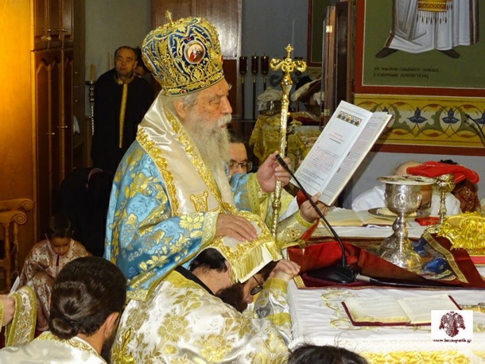 &Omicron;&iota; &Tau;&rho;&epsilon;&iota;&sigmaf; &Iota;&epsilon;&rho;ά&rho;&chi;&epsilon;&sigmaf; &epsilon;&omicron;&rho;&tau;ά&sigma;&tau;&eta;&kappa;&alpha;&nu; &sigma;&tau;&omicron;&nu; &Iota;&Nu; &Alpha;&gamma;. &Nu;&iota;&kappa;&omicron;&lambda;ά&omicron;&upsilon; &Sigma;&pi;ά&rho;&tau;&eta;&sigmaf;