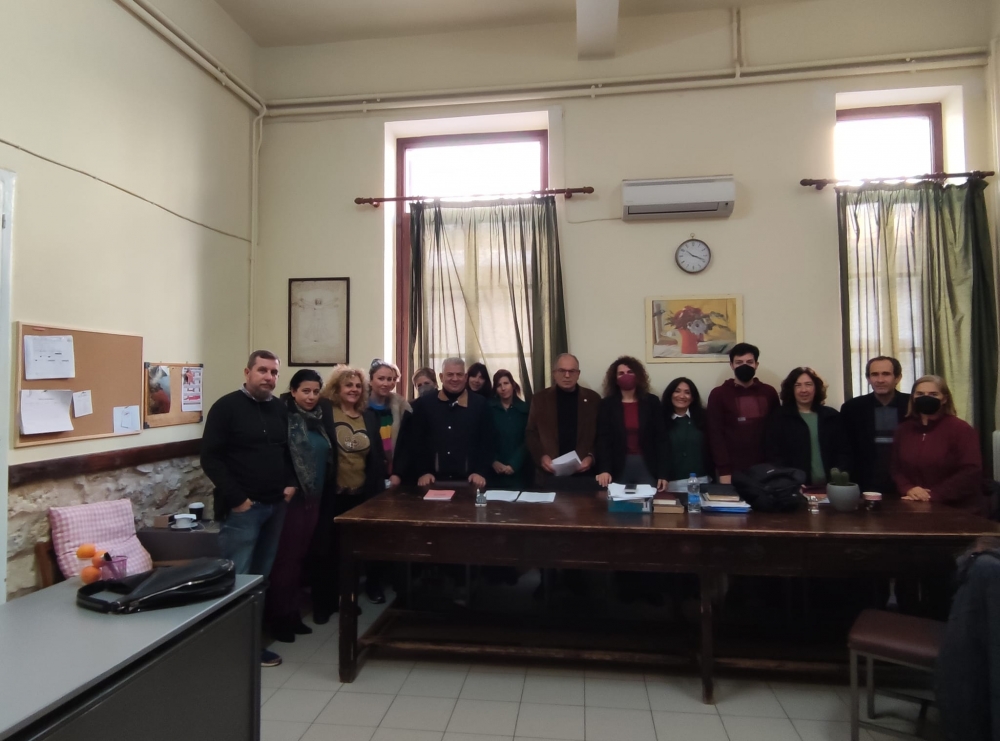 &Epsilon;&mu;&pi;&lambda;&omicron;&upsilon;&tau;ί&zeta;&omicron;&nu;&tau;&alpha;&iota; &omicron;&iota; &sigma;&chi;&omicron;&lambda;&iota;&kappa;έ&sigmaf; &beta;&iota;&beta;&lambda;&iota;&omicron;&theta;ή&kappa;&epsilon;&sigmaf; &tau;&eta;&sigmaf; &Lambda;&alpha;&kappa;&omega;&nu;ί&alpha;&sigmaf;