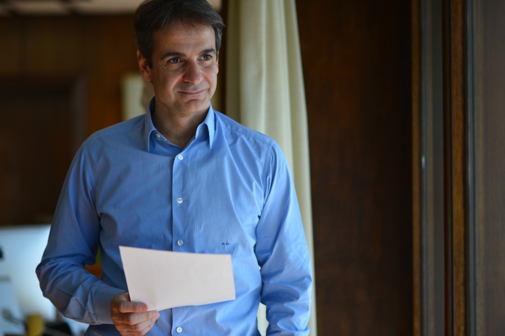 "&Nu;&alpha; &chi;&tau;ί&sigma;&omicron;&upsilon;&mu;&epsilon; &tau;&eta;&nu; &mu;&epsilon;&gamma;ά&lambda;&eta; &kappa;&epsilon;&nu;&tau;&rho;&omicron;&delta;&epsilon;&xi;&iota;ά &pi;&omicron;&upsilon; &theta;&alpha; &alpha;&lambda;&lambda;ά&xi;&epsilon;&iota; &tau;&eta;&nu; &Epsilon;&lambda;&lambda;ά&delta;&alpha;&rdquo;