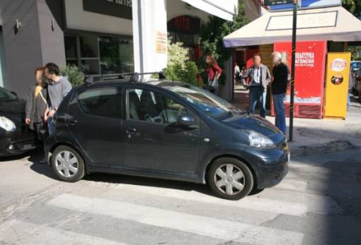 Καλά κάνει, αφού βρίσκει και τα κάνει...