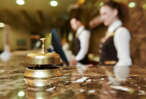 «Ολέθριο και ανεπανόρθωτο σφάλμα το ειδικό τέλος διανυκτέρευσης»