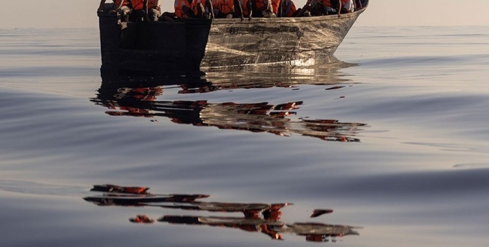 &Sigma;&epsilon; &xi;ύ&lambda;&iota;&nu;&eta; &beta;ά&rho;&kappa;&alpha; &epsilon;&pi;έ&beta;&alpha;&iota;&nu;&alpha;&nu; &omicron;&iota; &mu;&epsilon;&tau;&alpha;&nu;ά&sigma;&tau;&epsilon;&sigmaf; &sigma;&tau;&eta; &theta;ά&lambda;&alpha;&sigma;&sigma;&alpha; &tau;&omega;&nu; &Kappa;&upsilon;&theta;ή&rho;&omega;&nu;