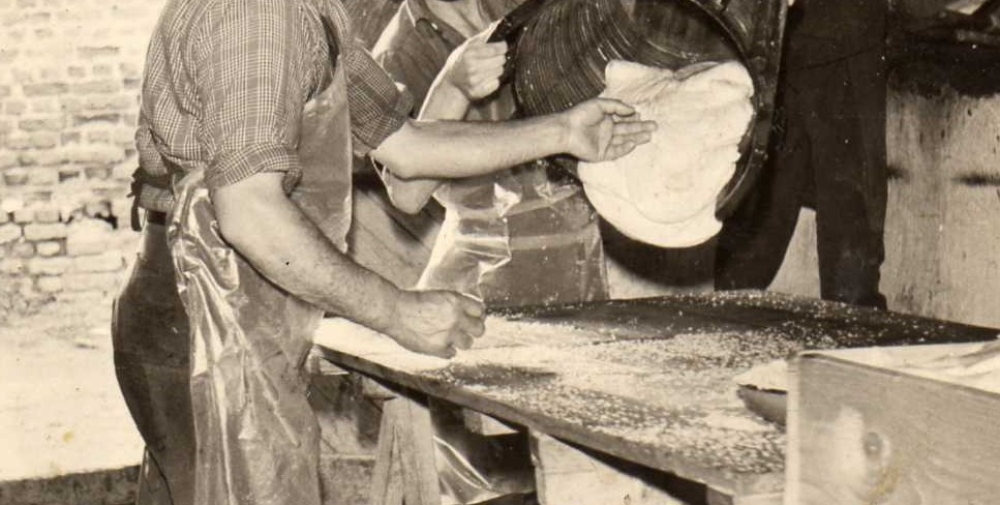 &Epsilon;&theta;&nu;&iota;&kappa;ή &kappa;&lambda;&eta;&rho;&omicron;&nu;&omicron;&mu;&iota;ά &omicron;&iota; &pi;&alpha;&rho;&alpha;&delta;ό&sigma;&epsilon;&iota;&sigmaf; &tau;&omicron;&upsilon; &Zeta;ά&rho;&alpha;&kappa;&alpha;