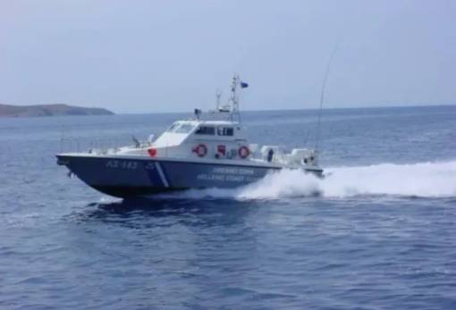 Πλωτό μέσο «έμεινε» στη θάλασσα της Σελινίτσας