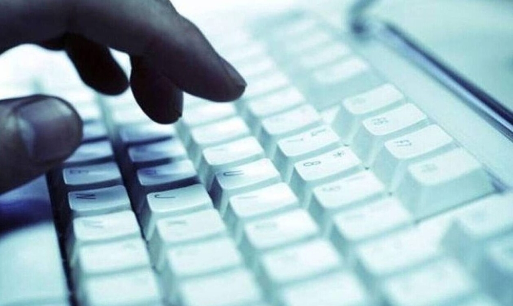 &Kappa;&alpha;&rho;&alpha;&delta;&omicron;&kappa;&omicron;ύ&nu; &omicron;&iota; e-&alpha;&pi;&alpha;&tau;&epsilon;ώ&nu;&epsilon;&sigmaf; &gamma;&iota;&alpha; έ&nu;&alpha; &mu;&omicron;&iota;&rho;&alpha;ί&omicron; &laquo;&kappa;&lambda;&iota;&kappa;&raquo;