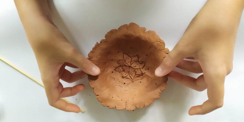 &laquo;&Tau;&alpha;&xi;&iota;&delta;&epsilon;ύ&omega; &mu;&epsilon; &tau;&omicron;&nu; &pi;&eta;&lambda;ό &sigma;&tau;&eta;&nu; &pi;&rho;&omicron;ϊ&sigma;&tau;&omicron;&rho;ί&alpha;&raquo;  &mu;έ&sigma;&omega; &Beta;&alpha;&mu;&beta;&alpha;&kappa;&omicron;ύ&sigmaf;