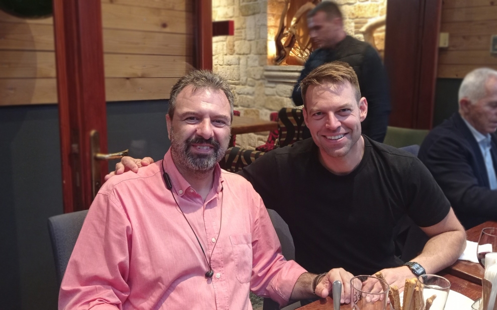 &Mu;&epsilon; &sigma;&tau;&epsilon;&lambda;έ&chi;&eta; &tau;&omicron;&upsilon; &Sigma;&Upsilon;&Rho;&Iota;&Zeta;&Alpha; &sigma;&tau;&eta;&nu; &Pi;&epsilon;&lambda;&omicron;&pi;ό&nu;&nu;&eta;&sigma;&omicron; &sigma;&upsilon;&nu;&alpha;&nu;&tau;ή&theta;&eta;&kappa;&epsilon; &omicron; &Sigma;&tau;. &Kappa;&alpha;&sigma;&epsilon;&lambda;ά&kappa;&eta;&sigmaf;