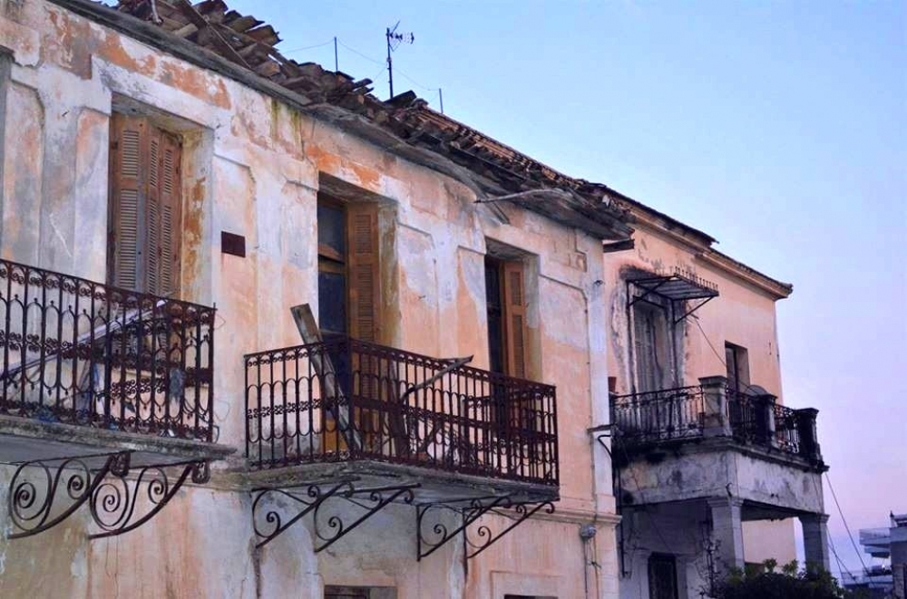 &laquo;&Delta;&iota;&alpha;&tau;&eta;&rho;ώ &kappa;&alpha;&tau;&rsquo; &omicron;ί&kappa;&omicron;&nu;&raquo;: T&alpha; &laquo;&sigma;&iota;&omega;&pi;&eta;&lambda;ά&raquo; &sigma;&pi;ί&tau;&iota;&alpha; έ&chi;&omicron;&upsilon;&nu; &mu;ί&alpha; &epsilon;&upsilon;&kappa;&alpha;&iota;&rho;ί&alpha;