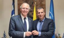 &Theta;&upsilon;&mu;ά&tau;&alpha;&iota; &kappa;&iota; (&upsilon;&pi;&epsilon;&nu;)&theta;&upsilon;&mu;ί&zeta;&epsilon;&iota; &omicron; &Pi;. &Delta;&omicron;ύ&kappa;&alpha;&sigmaf; &tau;&alpha; &pi;&epsilon;&pi;&rho;&alpha;&gamma;&mu;έ&nu;&alpha; &tau;&eta;&sigmaf; &theta;&eta;&tau;&epsilon;ί&alpha;&sigmaf; &tau;&omicron;&upsilon;