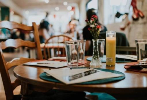 Ταμειακές μηχανές: Σαρωτικοί έλεγχοι της ΑΑΔΕ στην εστίαση