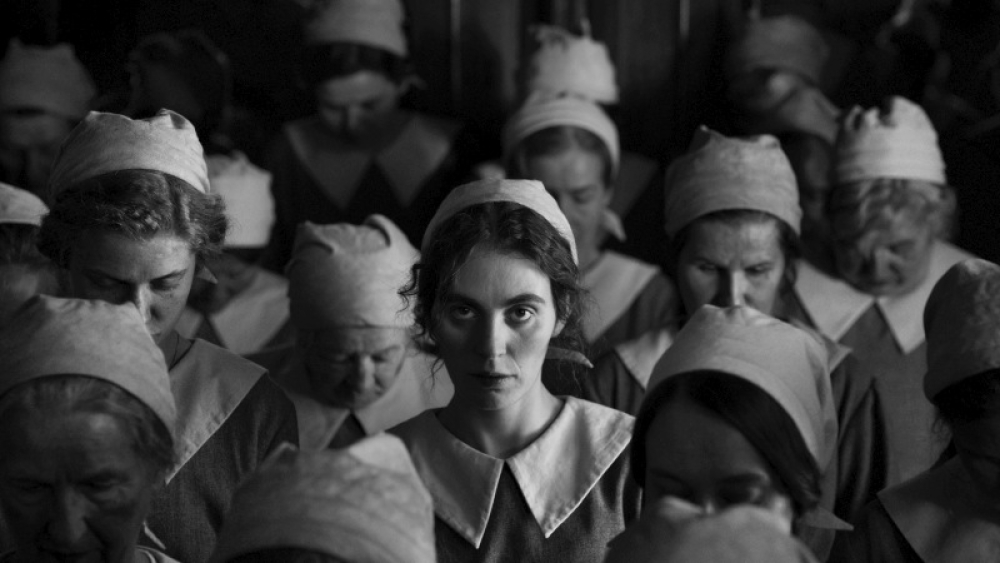 &Tau;&omicron; &Kappa;&omicron;&rho;ί&tau;&sigma;&iota; &mu;&epsilon; &tau;&eta; &Beta;&epsilon;&lambda;ό&nu;&alpha;: &Mu;&iota;&alpha; &sigma;&kappa;&omicron;&tau;&epsilon;&iota;&nu;ή &iota;&sigma;&tau;&omicron;&rho;ί&alpha; &tau;&eta;&sigmaf; &Kappa;&omicron;&pi;&epsilon;&gamma;&chi;ά&gamma;&eta;&sigmaf; &tau;&omicron;&upsilon; 1919 &sigma;&tau;&eta;&nu; &Kappa;&iota;&nu;&eta;&mu;&alpha;&tau;&omicron;&gamma;&rho;&alpha;&phi;&iota;&kappa;ή &Lambda;έ&sigma;&chi;&eta; &laquo;&Rho;ό&delta;&omicron;&nu;&raquo;