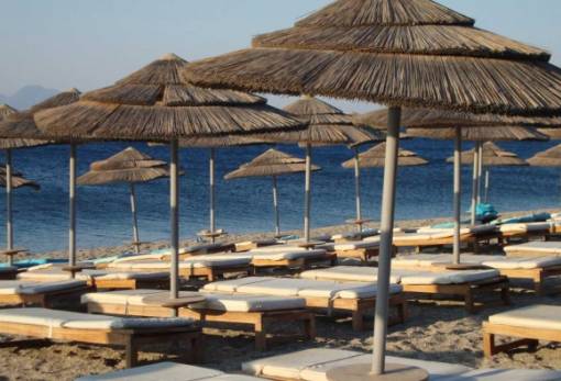 MyCoast: Χιλιάδες καταγγελίες για αυθαίρετες καταλήψεις στις παραλίες