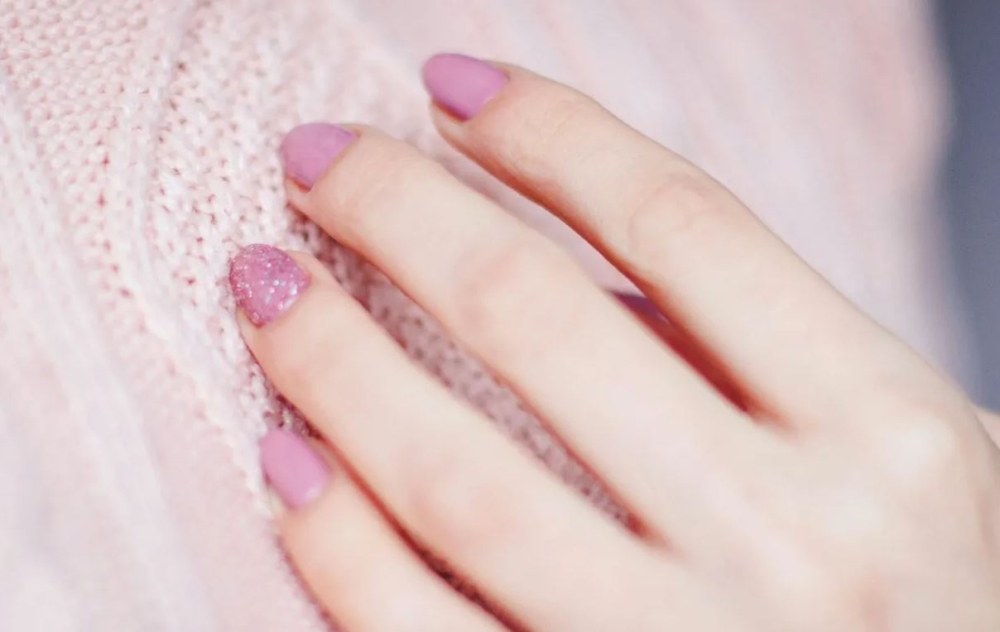 &Tau;&omicron; &mu;&upsilon;&sigma;&tau;&iota;&kappa;ό &gamma;&iota;&alpha; &kappa;&alpha;&theta;&alpha;&rho;ά &kappa;&alpha;&iota; &upsilon;&gamma;&iota;ή &chi;έ&rho;&iota;&alpha; &beta;&rho;ί&sigma;&kappa;&epsilon;&tau;&alpha;&iota; &sigma;&tau;&eta;&nu; &kappa;&omicron;&upsilon;&zeta;ί&nu;&alpha; &sigma;&omicron;&upsilon;