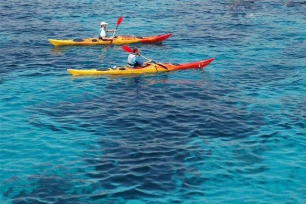 &Pi;ά&tau;&rho;&alpha;-&Kappa;ύ&theta;&eta;&rho;&alpha;: &Mu;&epsilon; &kappa;&omicron;&upsilon;&pi;ί &delta;&iota;&alpha;&delta;ί&delta;&omicron;&upsilon;&nu; &tau;&omicron; &mu;ή&nu;&upsilon;&mu;&alpha; &tau;&eta;&sigmaf; &delta;&omega;&rho;&epsilon;ά&sigmaf; &mu;&upsilon;&epsilon;&lambda;&omicron;ύ &tau;&omega;&nu; &omicron;&sigma;&tau;ώ&nu;