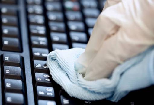 Ο τρόπος να καθαρίσεις το πληκτρολόγιο είναι πολύ απλός