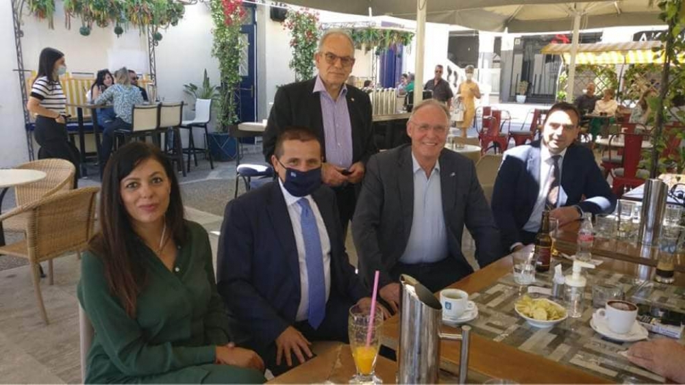 &Sigma;&tau;&eta; &Sigma;&pi;ά&rho;&tau;&eta; &omicron; &gamma;&epsilon;&nu;&iota;&kappa;ό&sigmaf; &gamma;&rho;&alpha;&mu;&mu;&alpha;&tau;έ&alpha;&sigmaf; &Phi;&upsilon;&sigma;&iota;&kappa;&omicron;ύ &Pi;&epsilon;&rho;&iota;&beta;ά&lambda;&lambda;&omicron;&nu;&tau;&omicron;&sigmaf; &tau;&omicron;&upsilon; &Upsilon;&Pi;&Epsilon;&Nu;