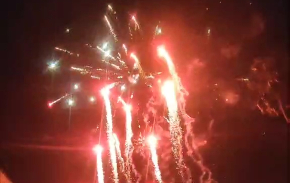 &Alpha;&nu;ώ&gamma;&epsilon;&iota;&alpha;, &chi;&omega;&rho;&iota;ό &mu;&epsilon; ά&xi;&iota;&alpha; &pi;&alpha;&iota;&delta;&iota;ά